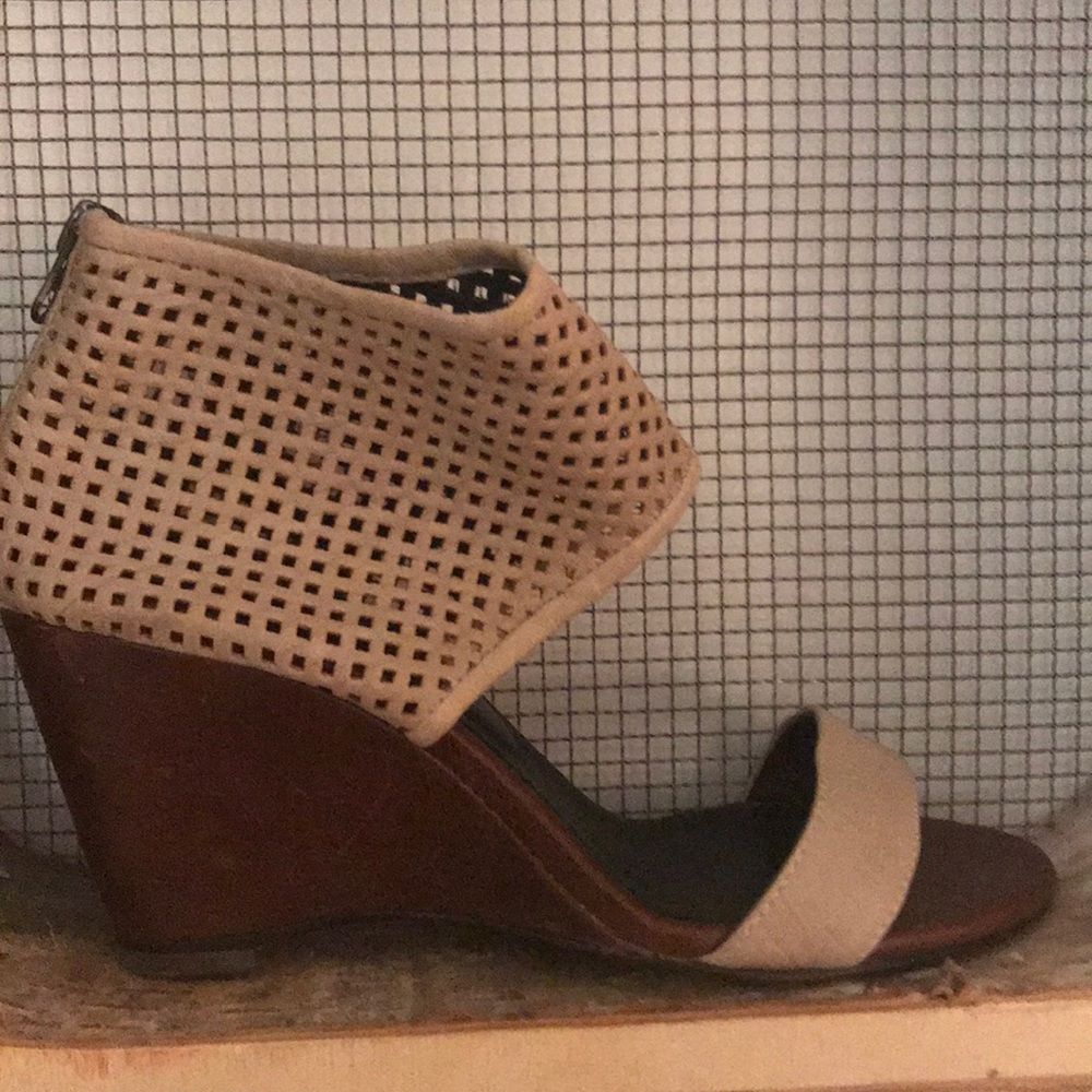 Cream All Black Sandals